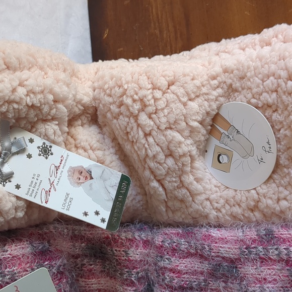 2 Pairs Of Women's Lounge Socks - Picture 4 of 5